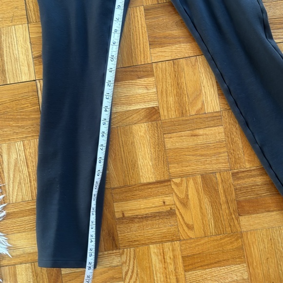 💕Marciano Taupe 2 Piece Athleisure Set Top 8, Slim Pants 4 EUC - Picture 11 of 13